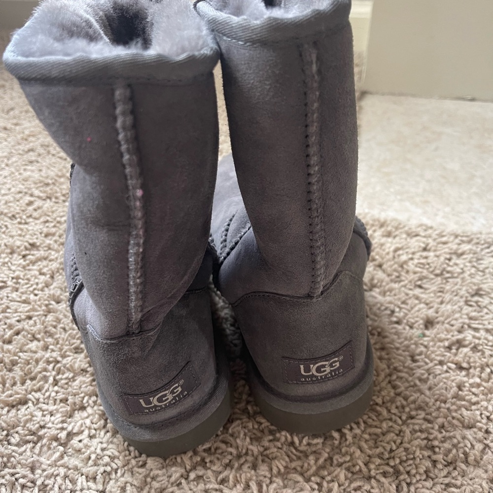 Women’s Ugg grey boots size 7.